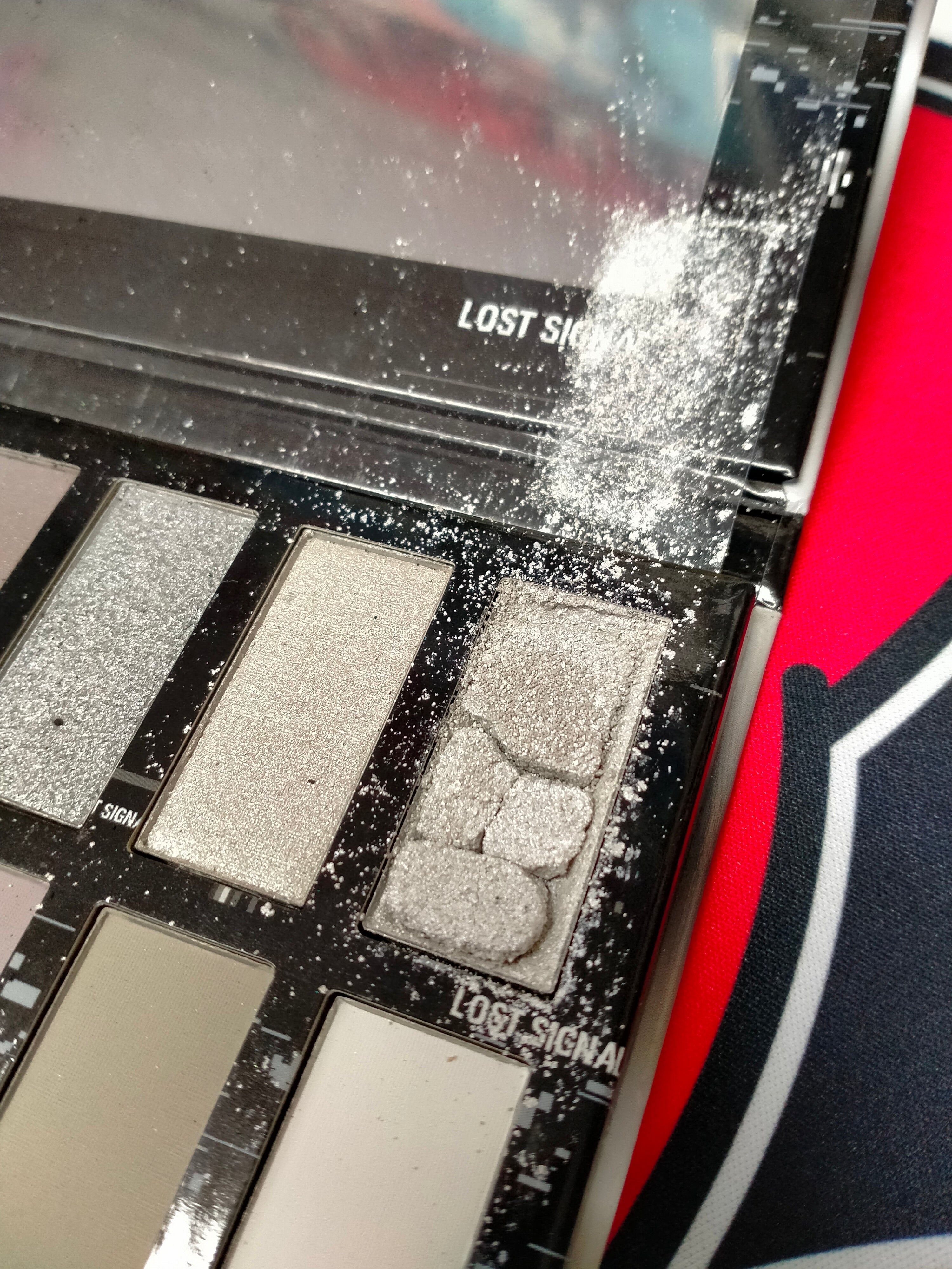 Lost Signal | EYESHADOW PALETTE (FAULTY)**