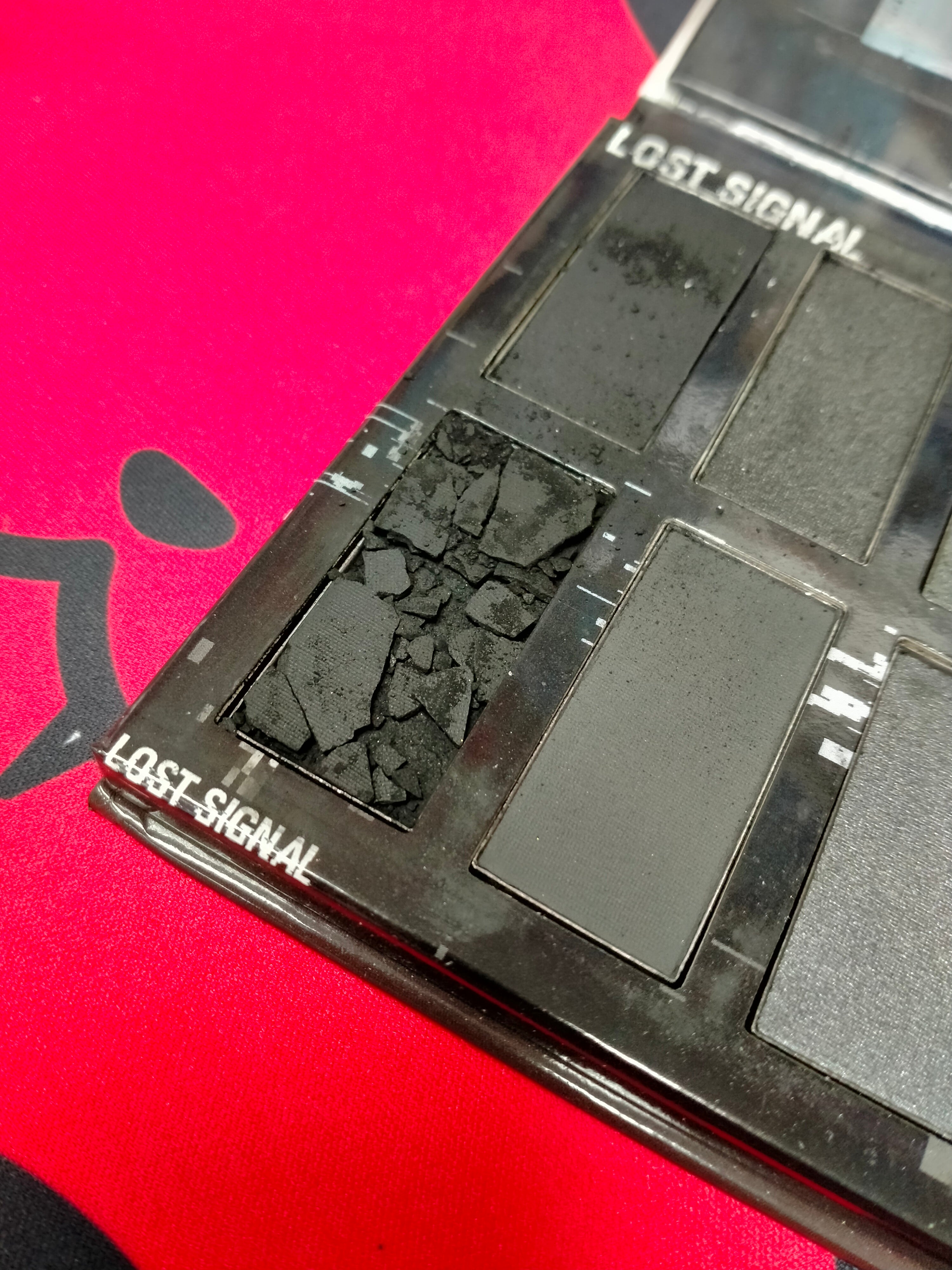 Lost Signal | EYESHADOW PALETTE (FAULTY)**
