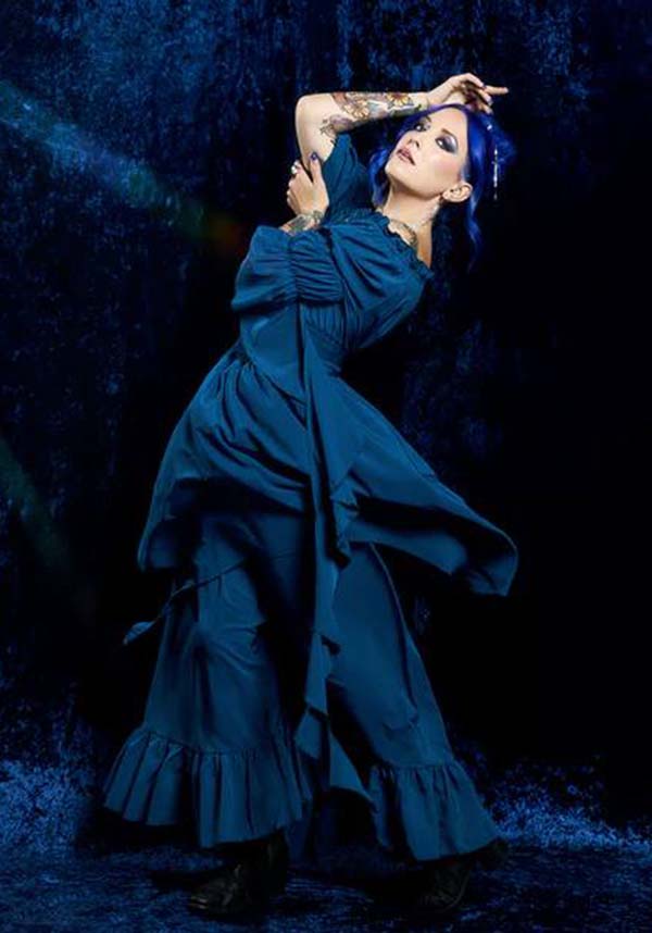 Arctic Fox Sorceress - Detail View