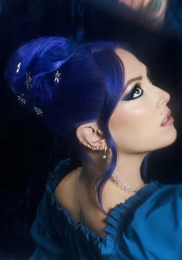 Arctic Fox Sorceress - Side View