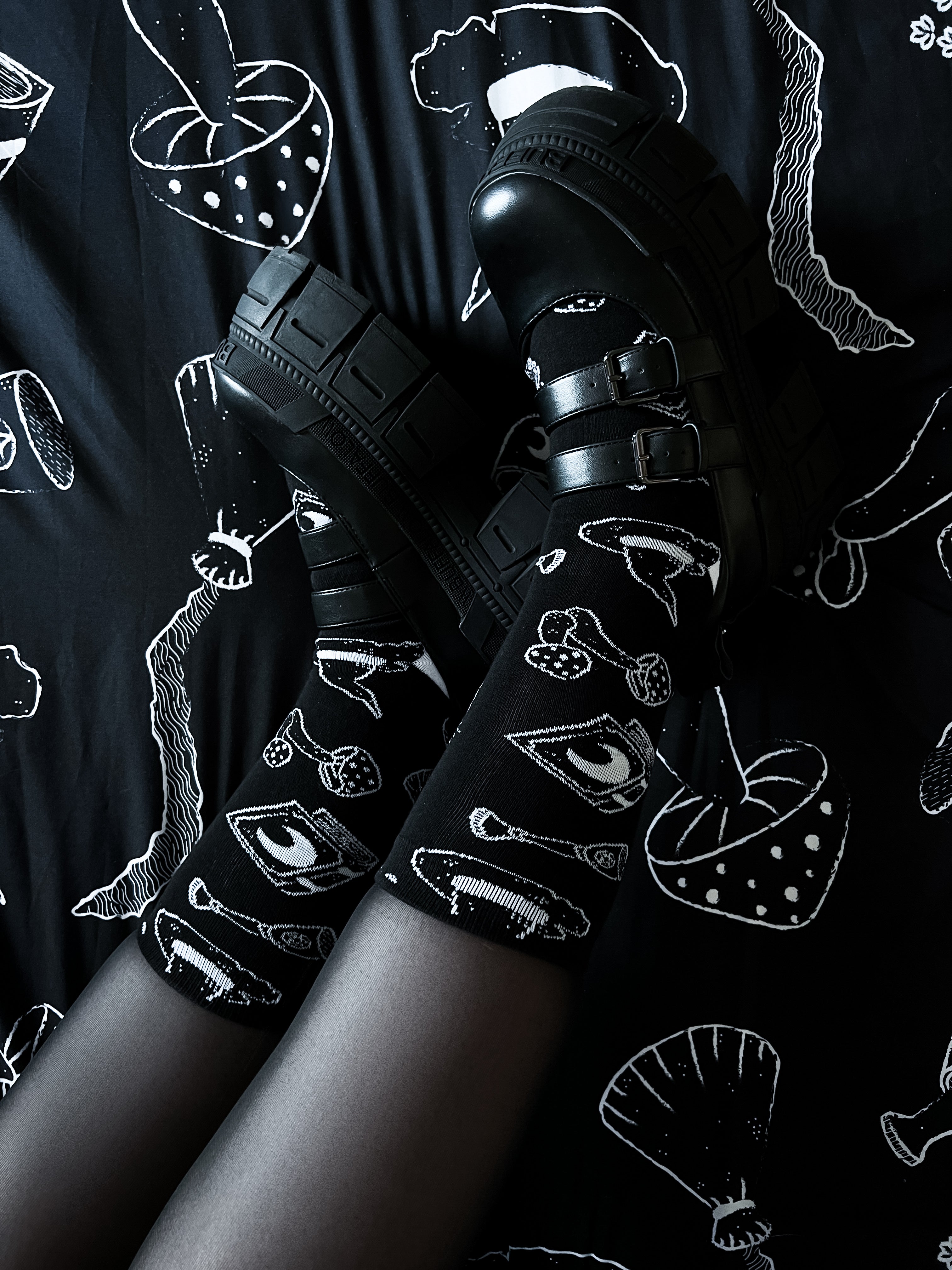 Cottage Witch | CREW SOCKS