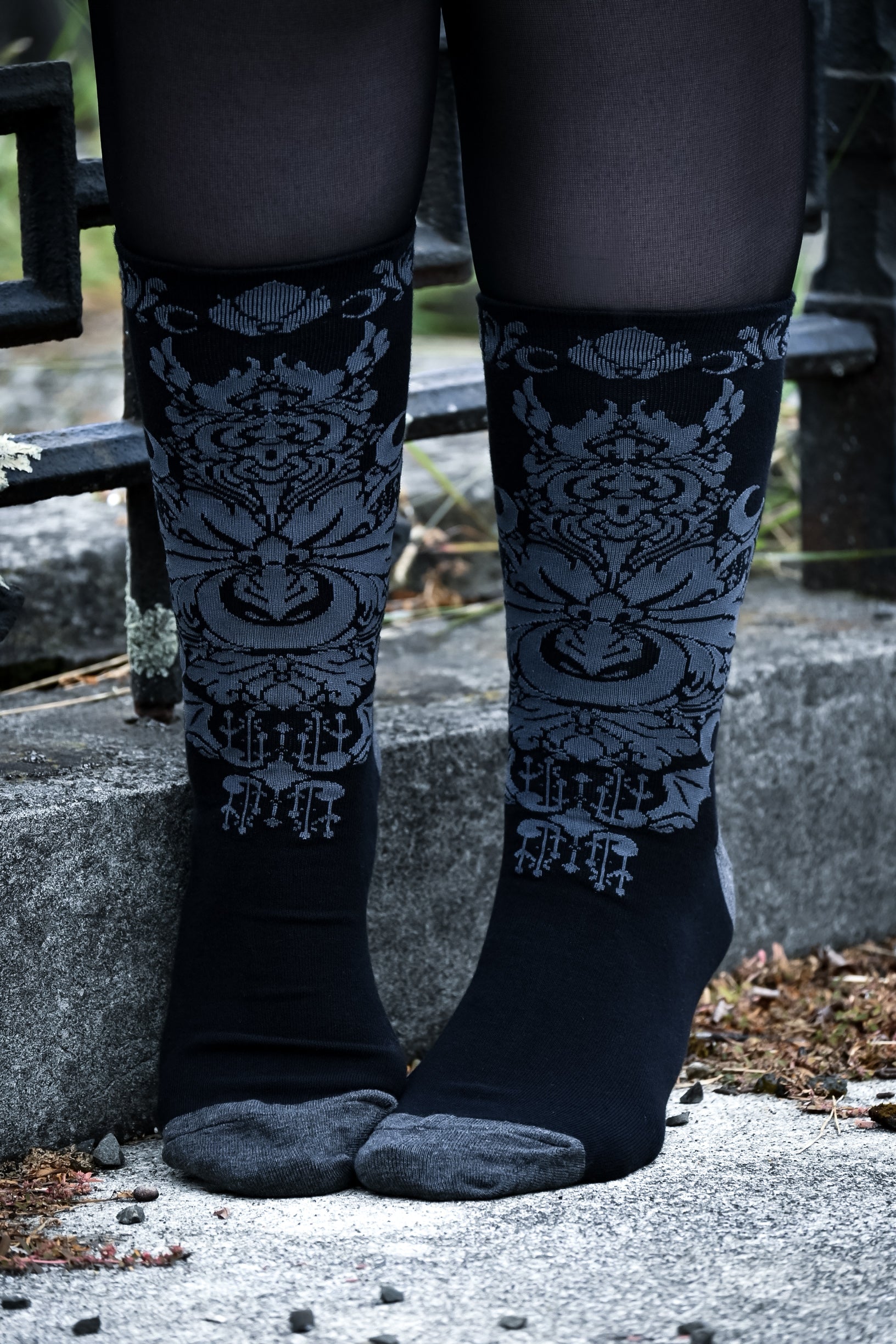 Good Mourning | CREW SOCKS*