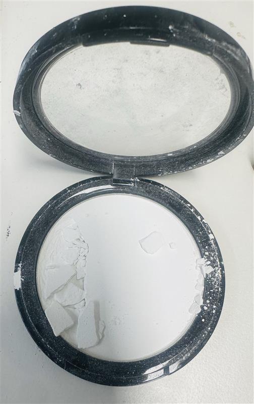 White | PRESSED POWDER (DAMAGED)**