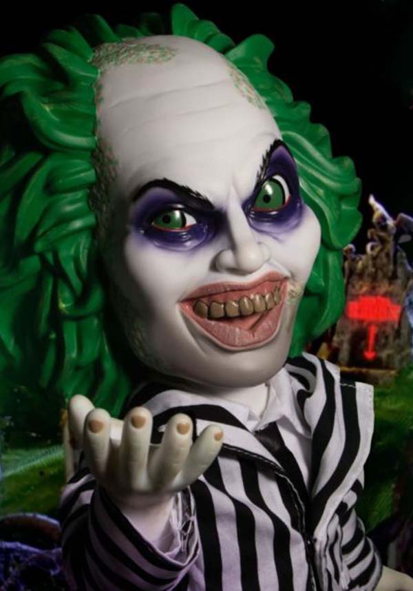 Beetlejuice: 15" Mega Scale | FIGURE*