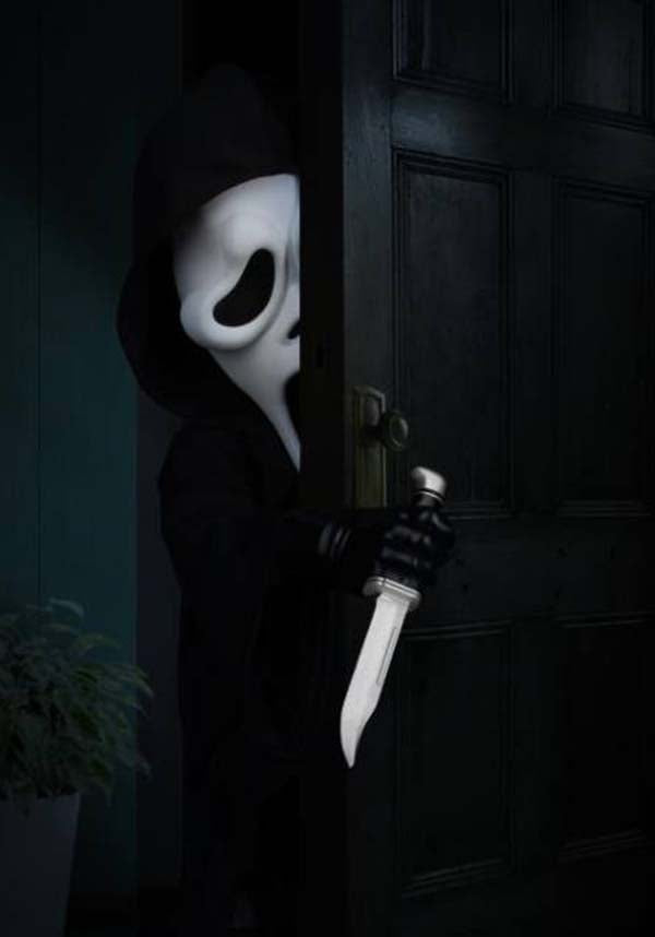 Scream: Ghostface | 15" MEGA SCALE FIGURE