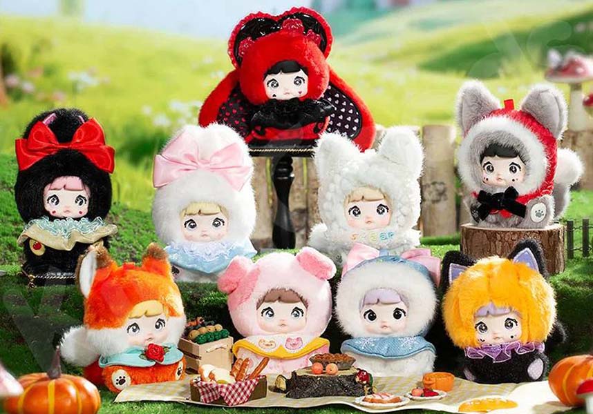 Blind Boxes Nommi Fairytale Town - Side View