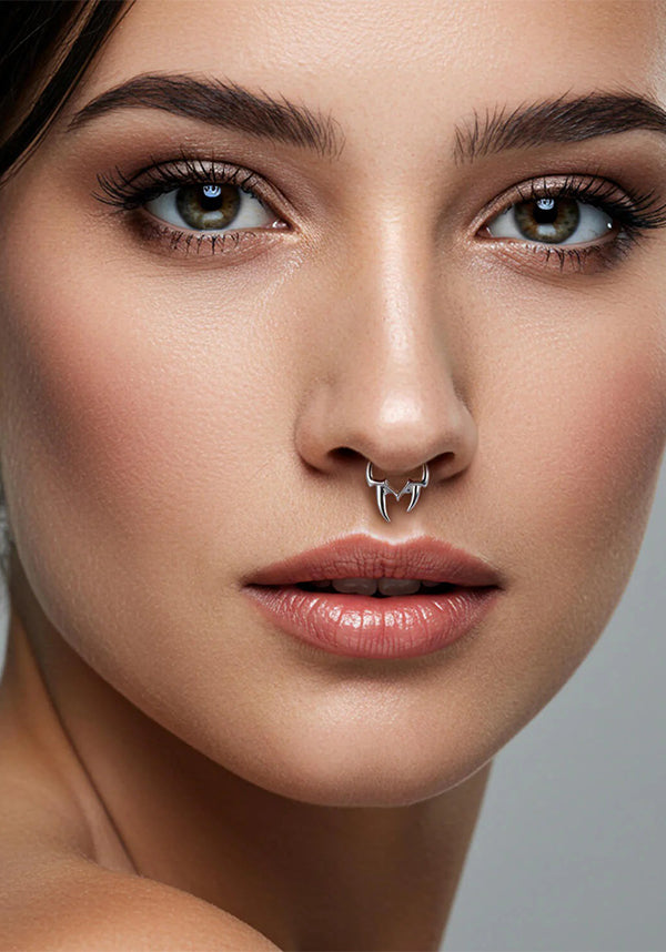 Oufer Fangs - Close Up