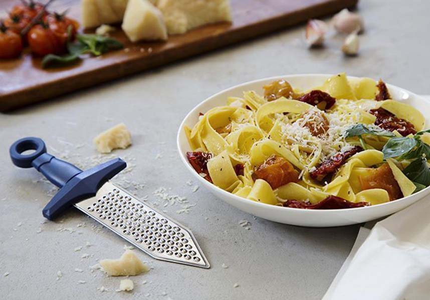 Gratiator | CHEESE GRATER*