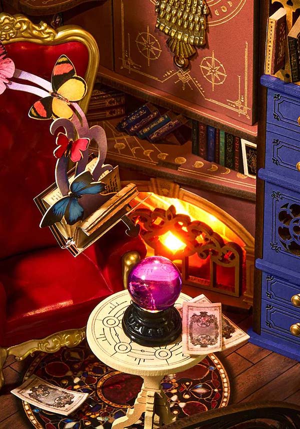 Magic Fantasy Corner | DIY BOOK NOOK