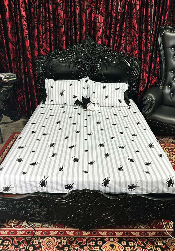 Beetlejuice: Ghost With The Most [Queen] | QUILT SET**