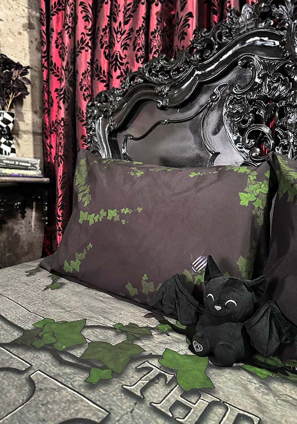 Beetlejuice: Ghost With The Most [Queen] | QUILT SET**
