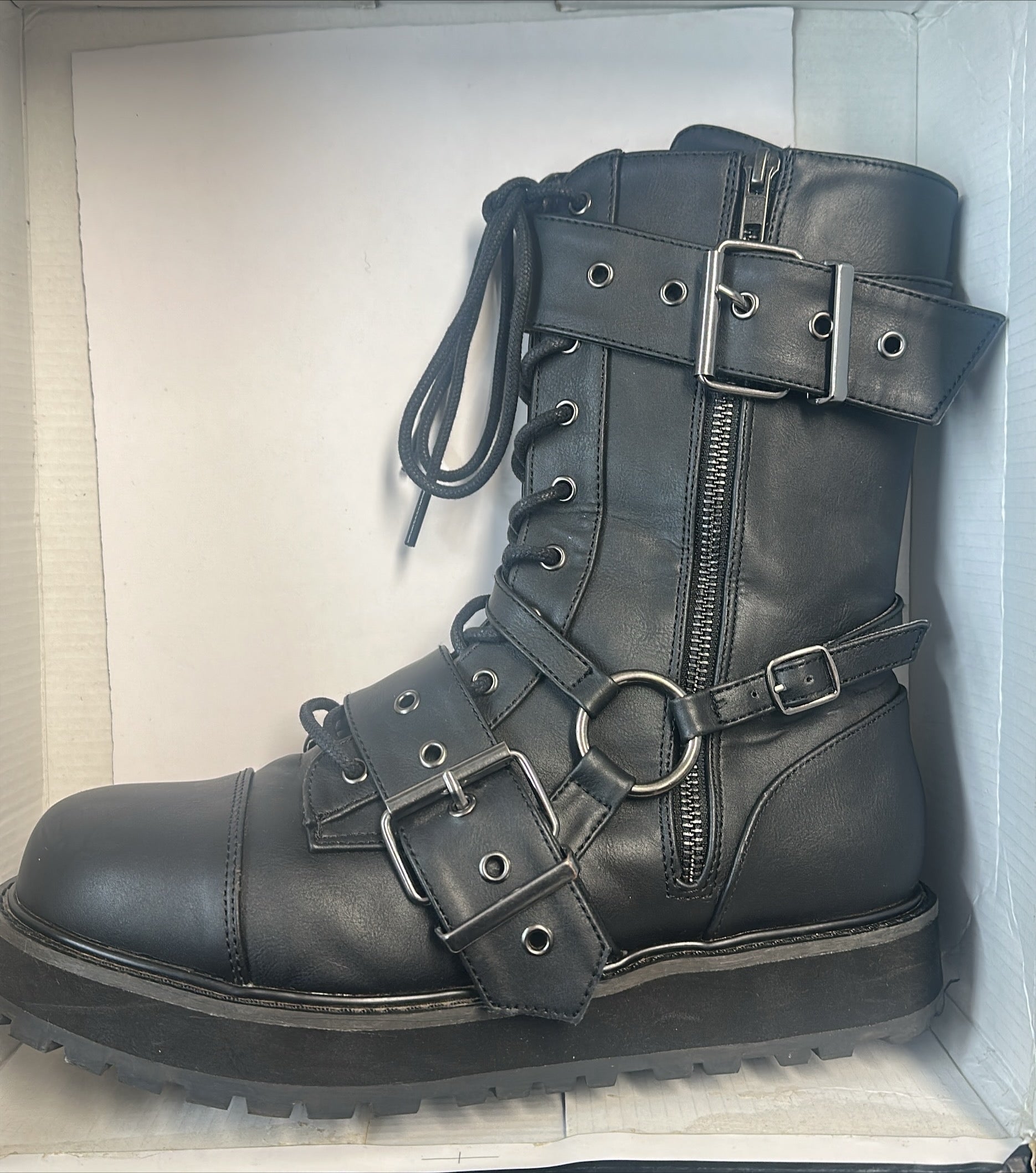 Demonia VALOR-220 [Black] - Close Up