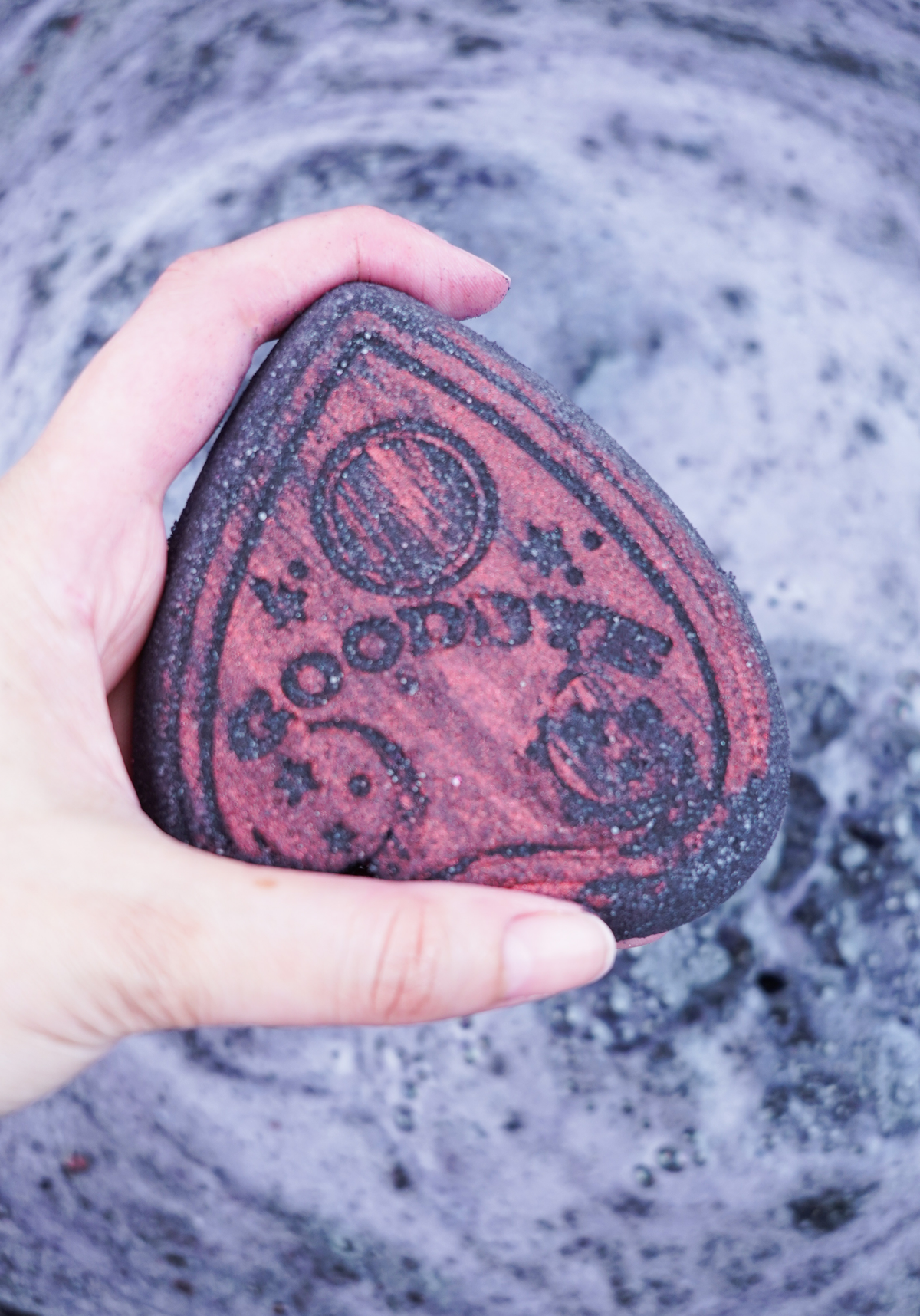 Planchette [Black/Red] | BATH BOMB