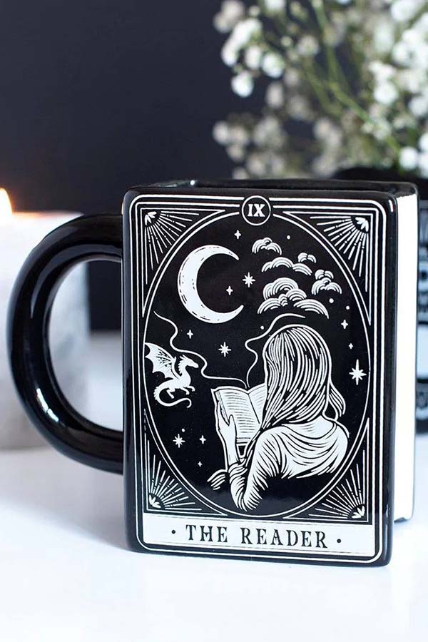 The Reader | MUG