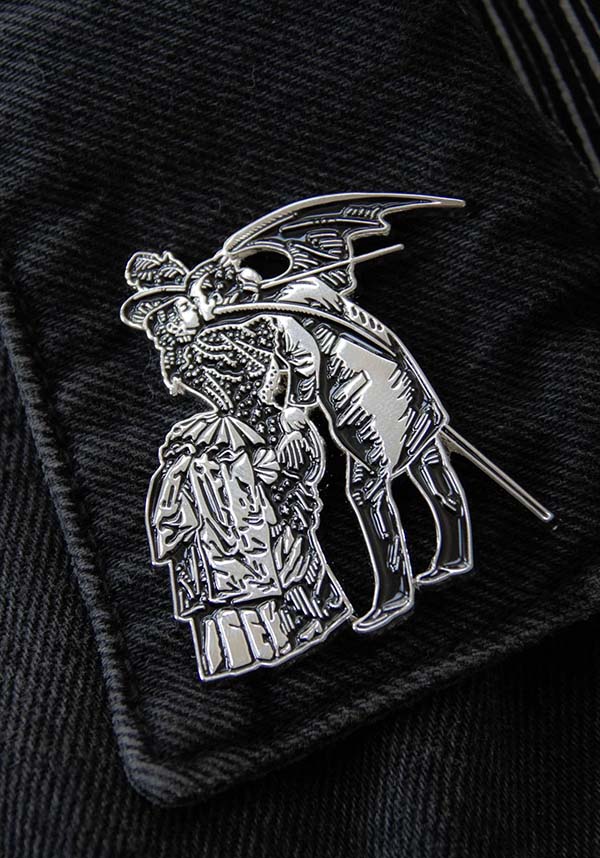 Devil&#39;s Kiss Max Ernst | ENAMEL PIN