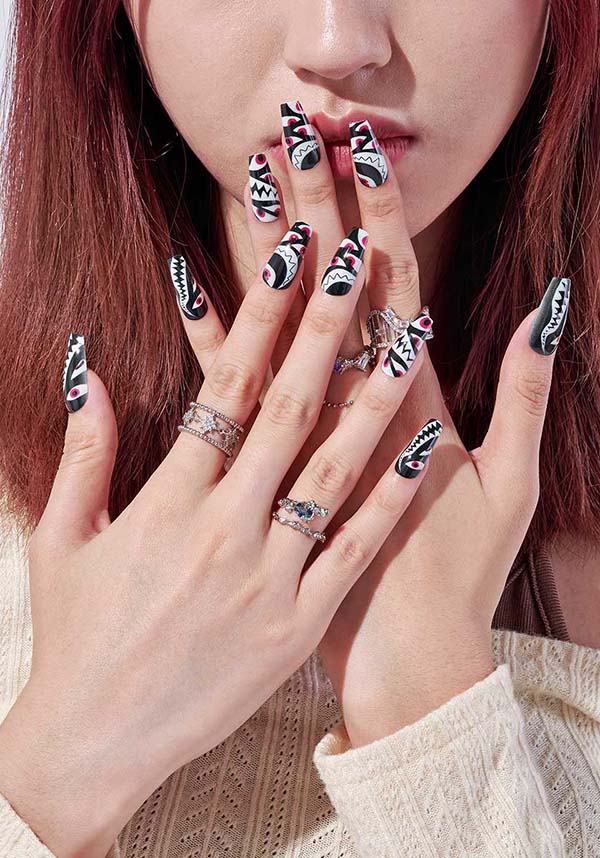 Vicious Laugh | PRESS ON NAILS