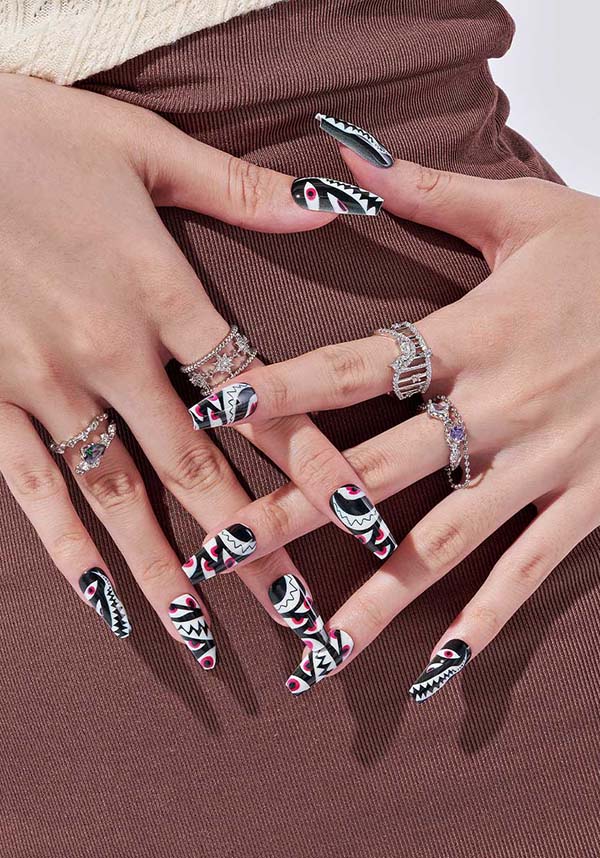 Vicious Laugh | PRESS ON NAILS