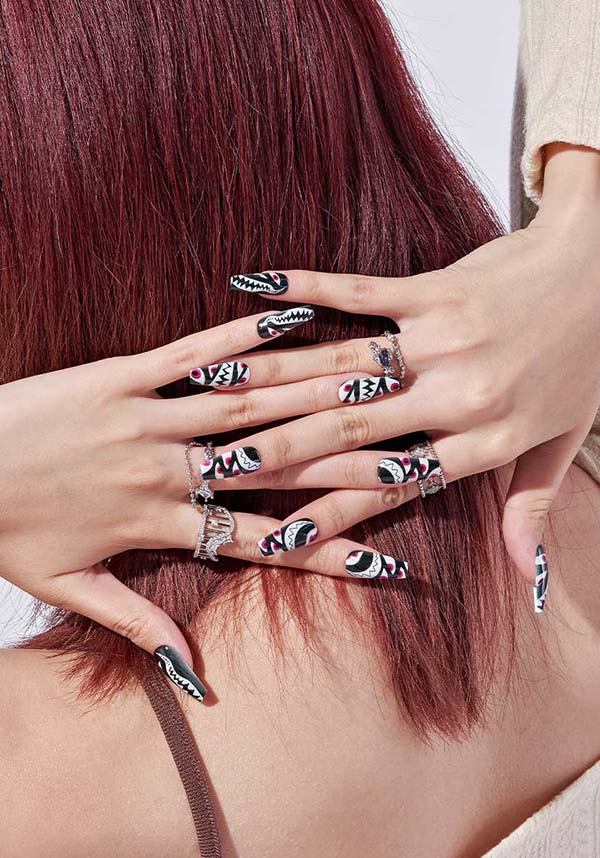 Vicious Laugh | PRESS ON NAILS