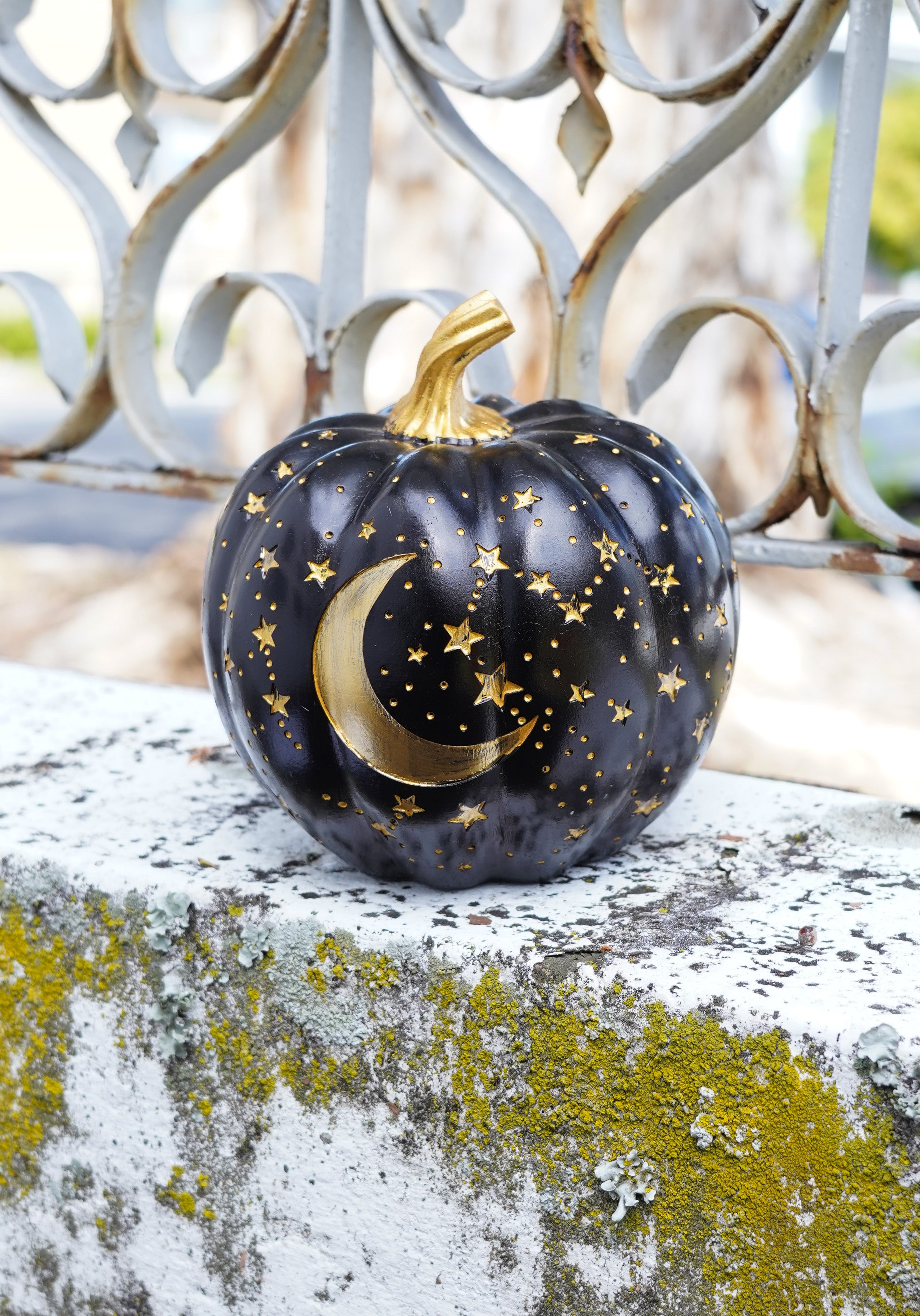 Astronomic Pumpkin statue