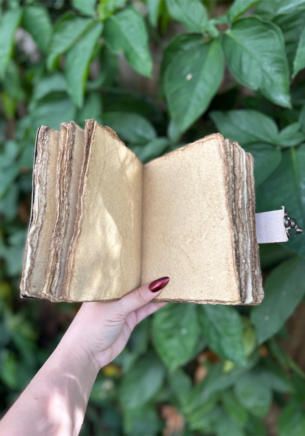 GOTHIC GIFTS Deer Heart | LEATHER JOURNAL - Detail 2