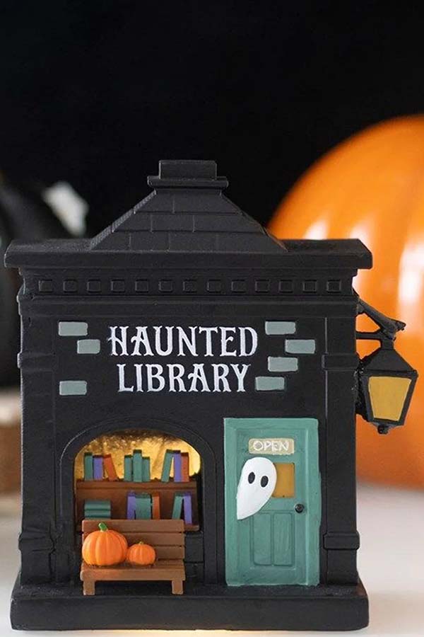 Haunted Library Light Up | DECORATION