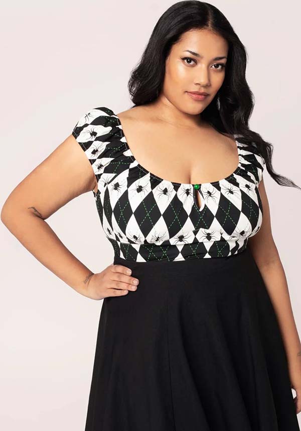 Regina [Black/White] | TOP