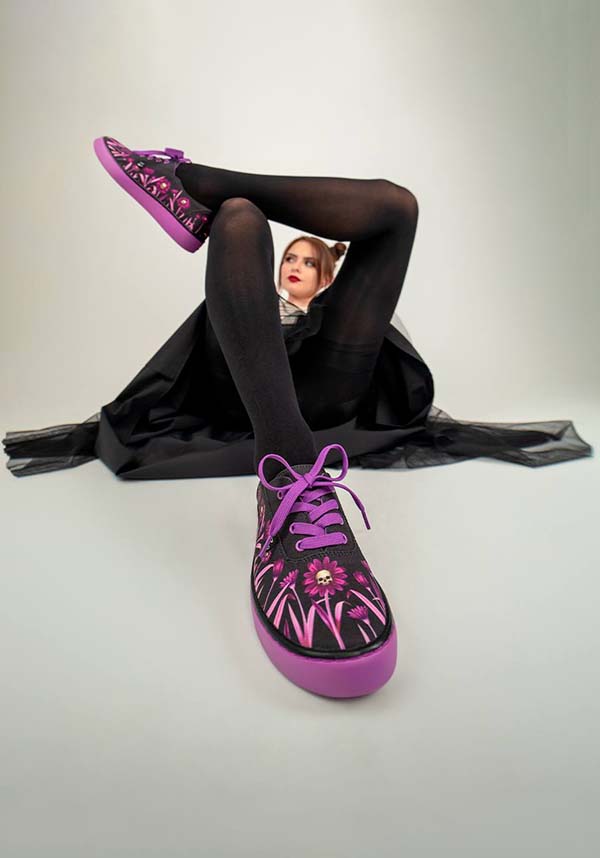 Gloomy Spring | SNEAKERS