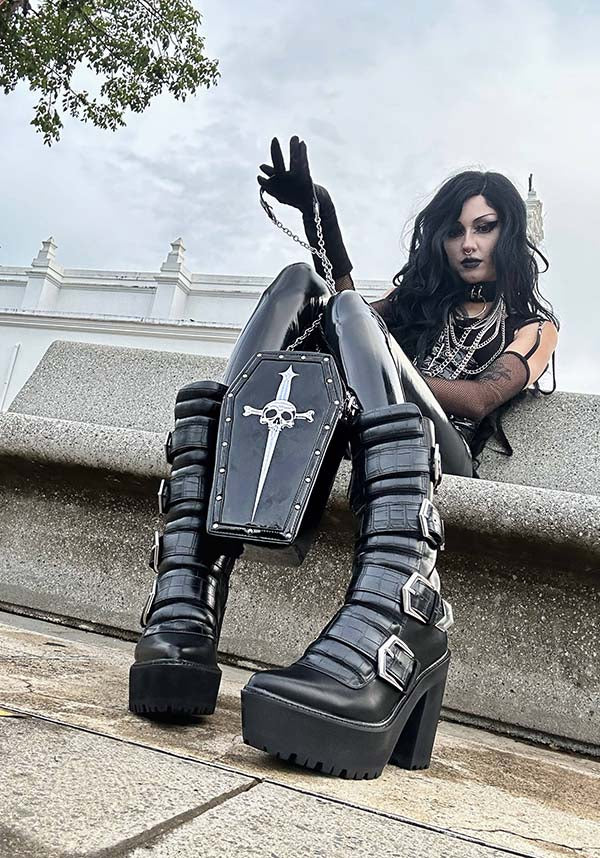 Lip Service Dagger - Close Up