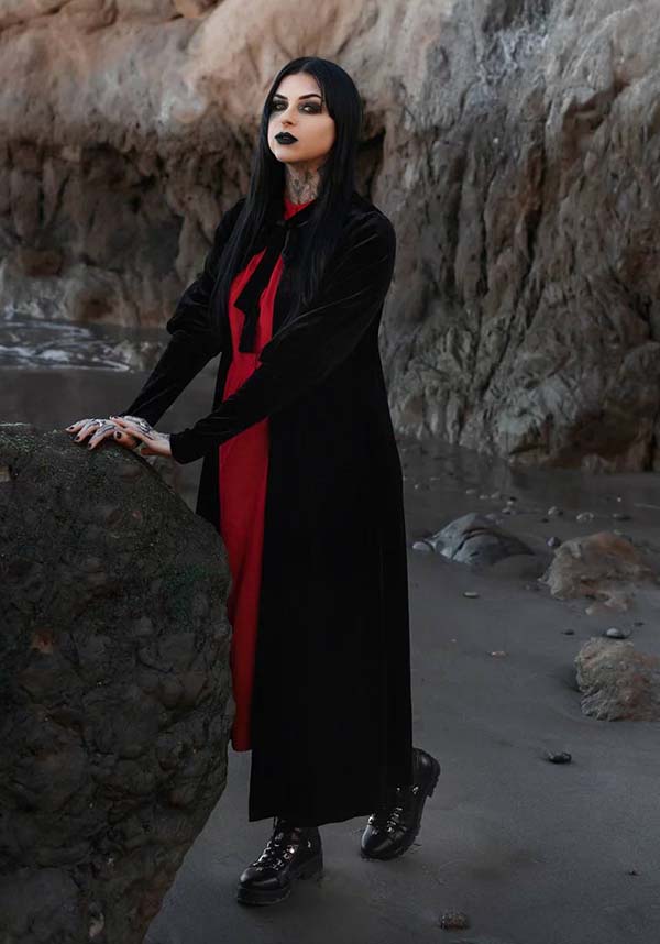 Morticia | DUSTER