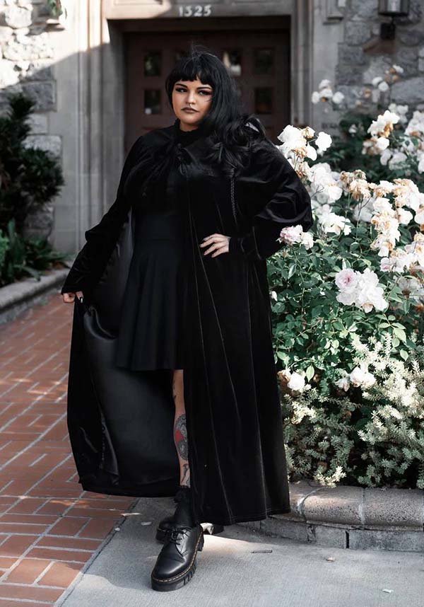 Morticia | DUSTER