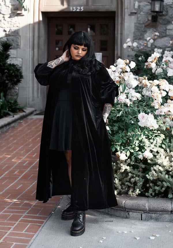 Morticia | DUSTER