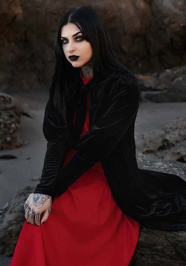 Morticia | DUSTER