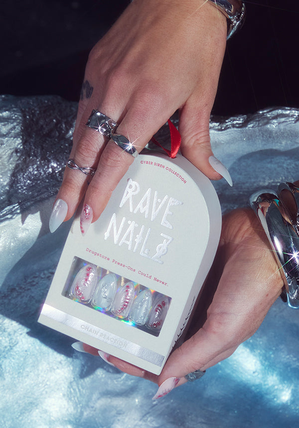 Chain Reaction | PRESS ON NAILS