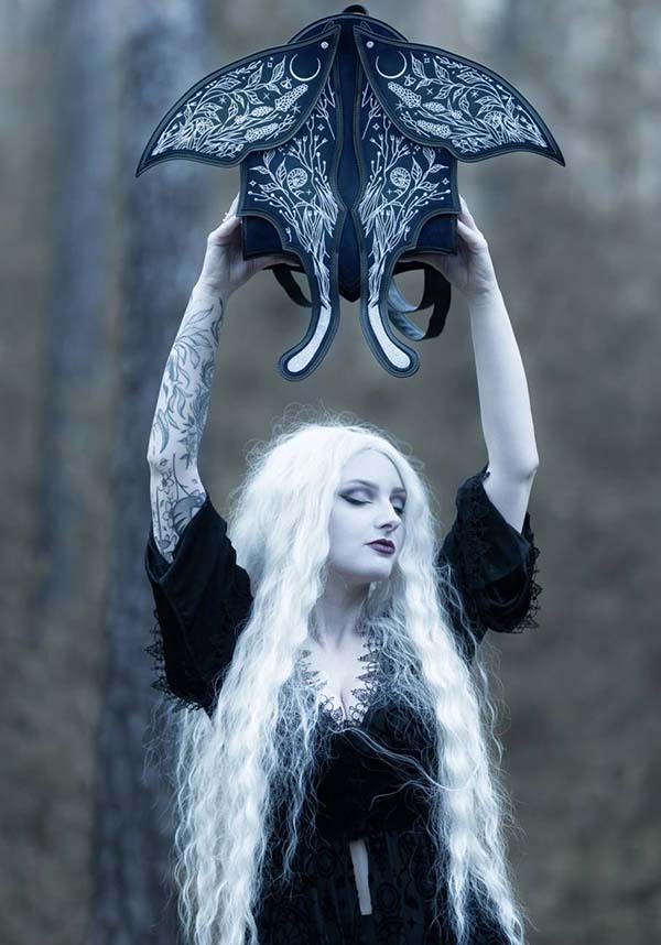 Restyle Umbra Noctis Moth - Close Up